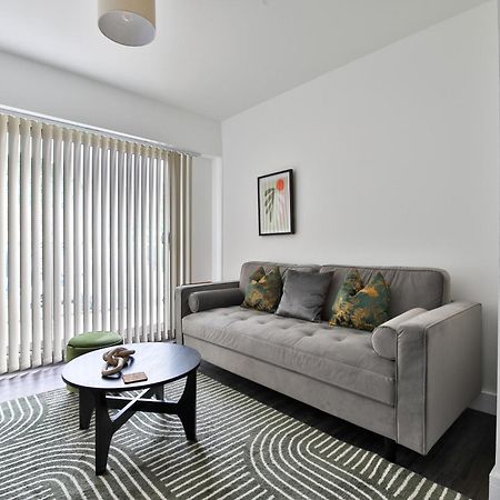 Amber Vista 2 Bedroom Apartments- Supermarket, Coffee Shop, Restaurants & Parking Below 卡迪夫 外观 照片