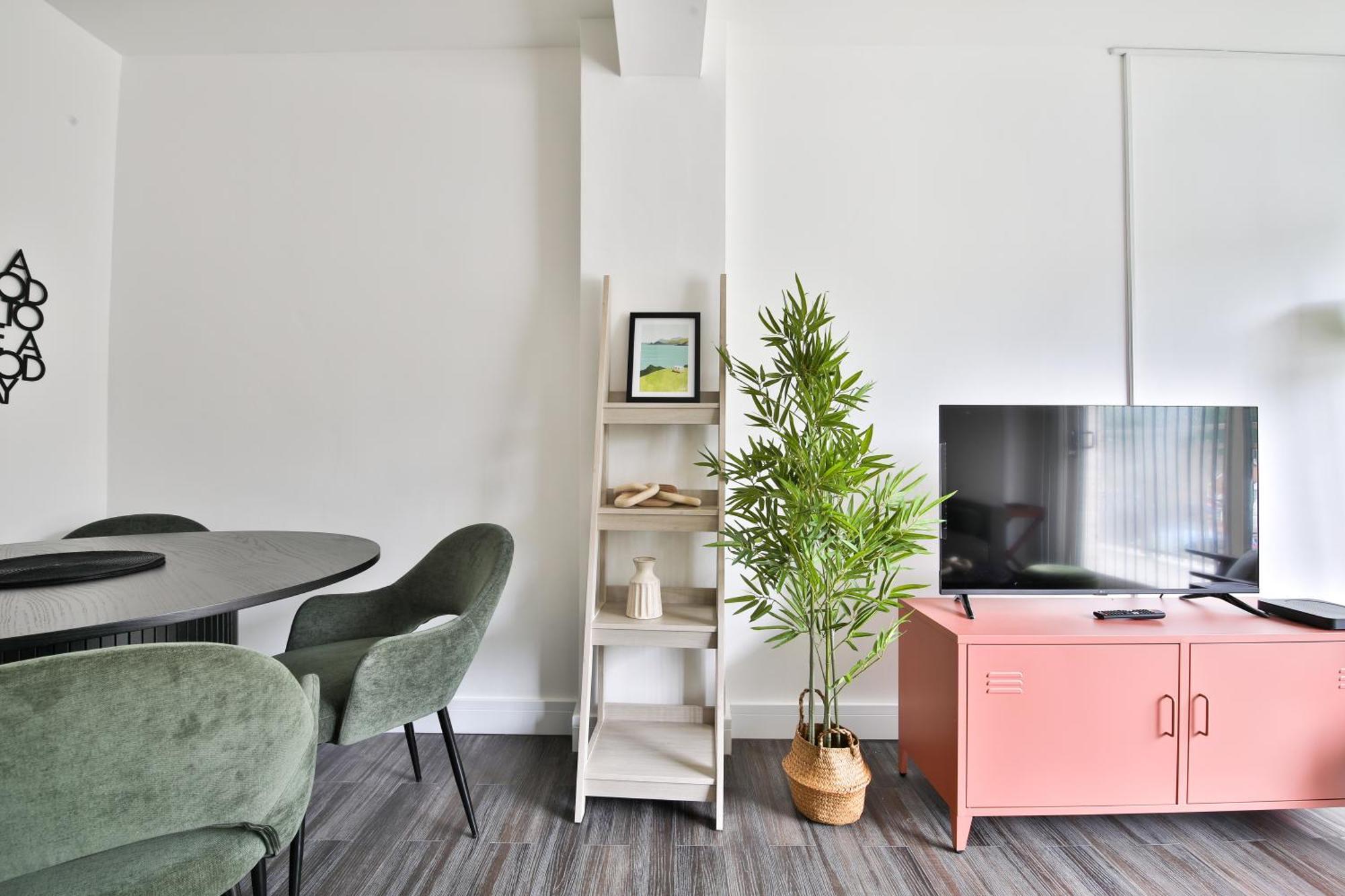 Amber Vista 2 Bedroom Apartments- Supermarket, Coffee Shop, Restaurants & Parking Below 卡迪夫 外观 照片