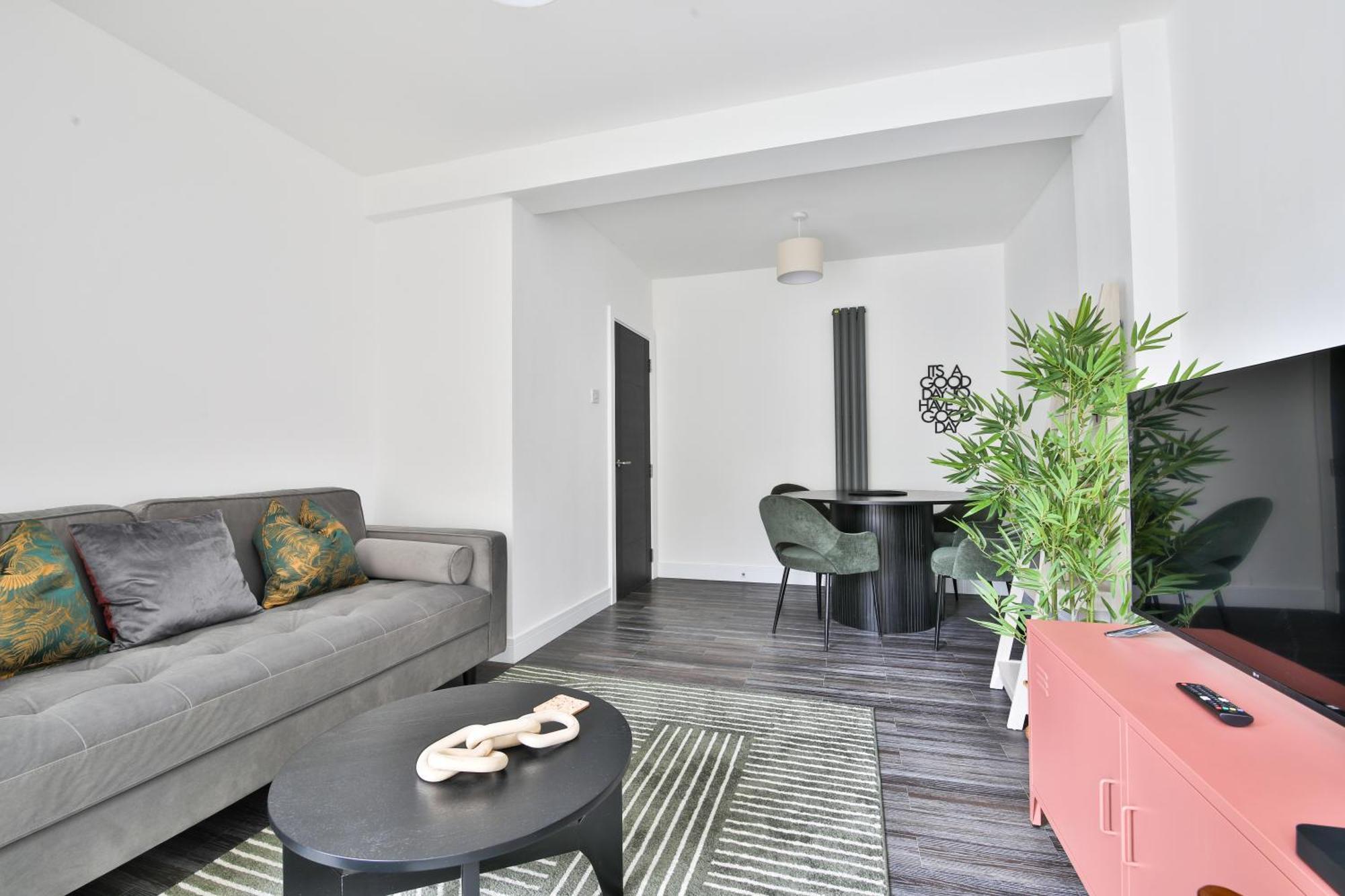 Amber Vista 2 Bedroom Apartments- Supermarket, Coffee Shop, Restaurants & Parking Below 卡迪夫 外观 照片