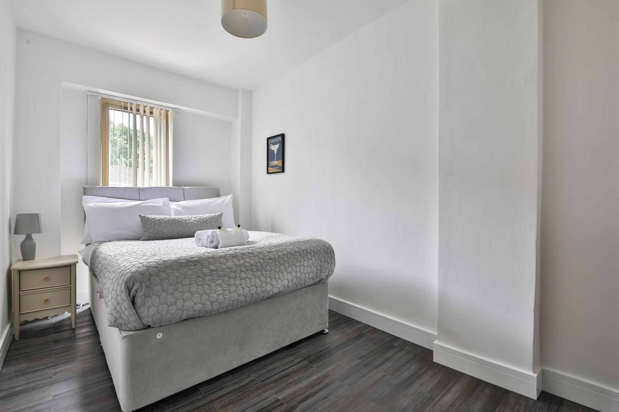 Amber Vista 2 Bedroom Apartments- Supermarket, Coffee Shop, Restaurants & Parking Below 卡迪夫 外观 照片