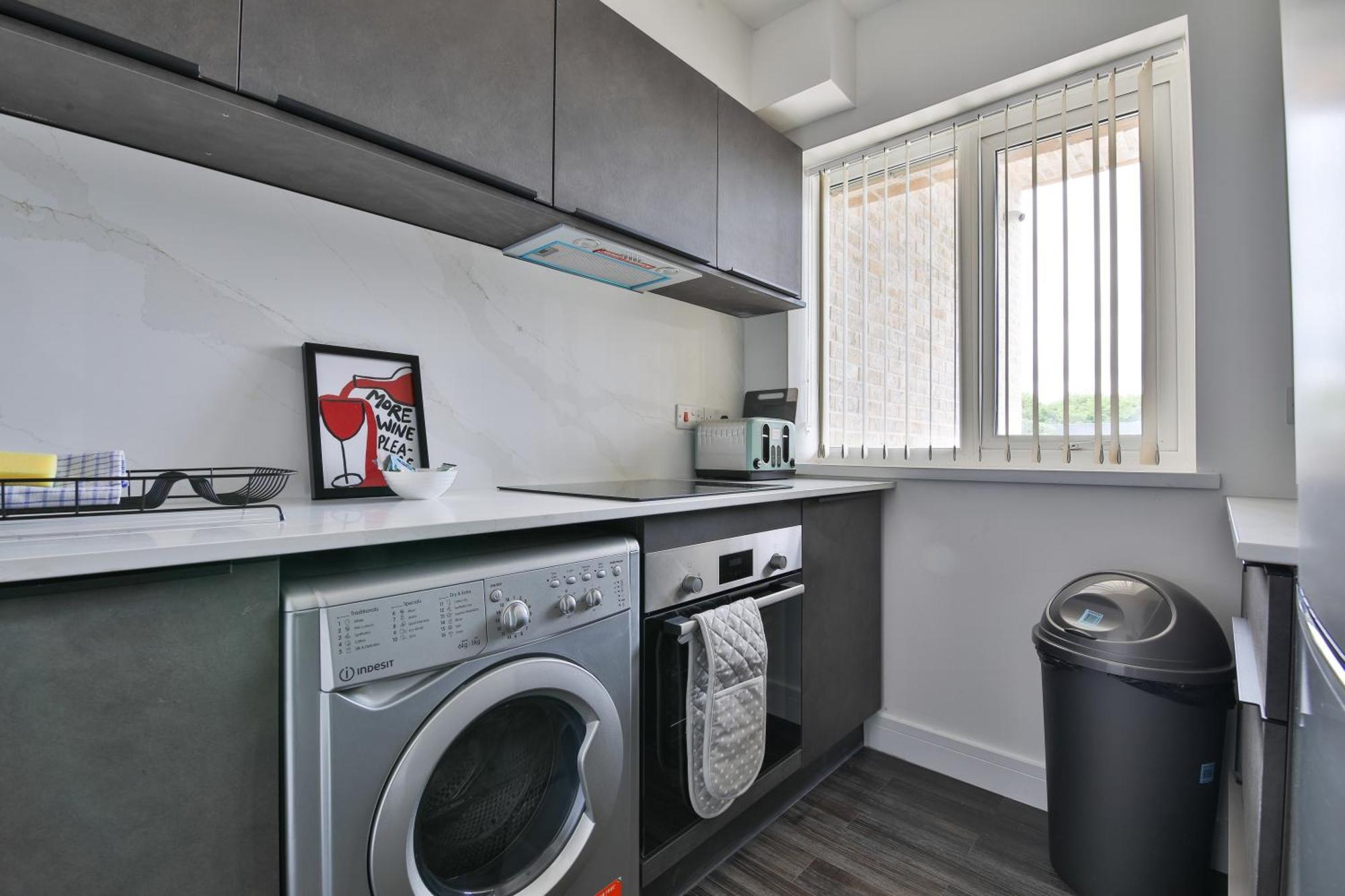 Amber Vista 2 Bedroom Apartments- Supermarket, Coffee Shop, Restaurants & Parking Below 卡迪夫 外观 照片