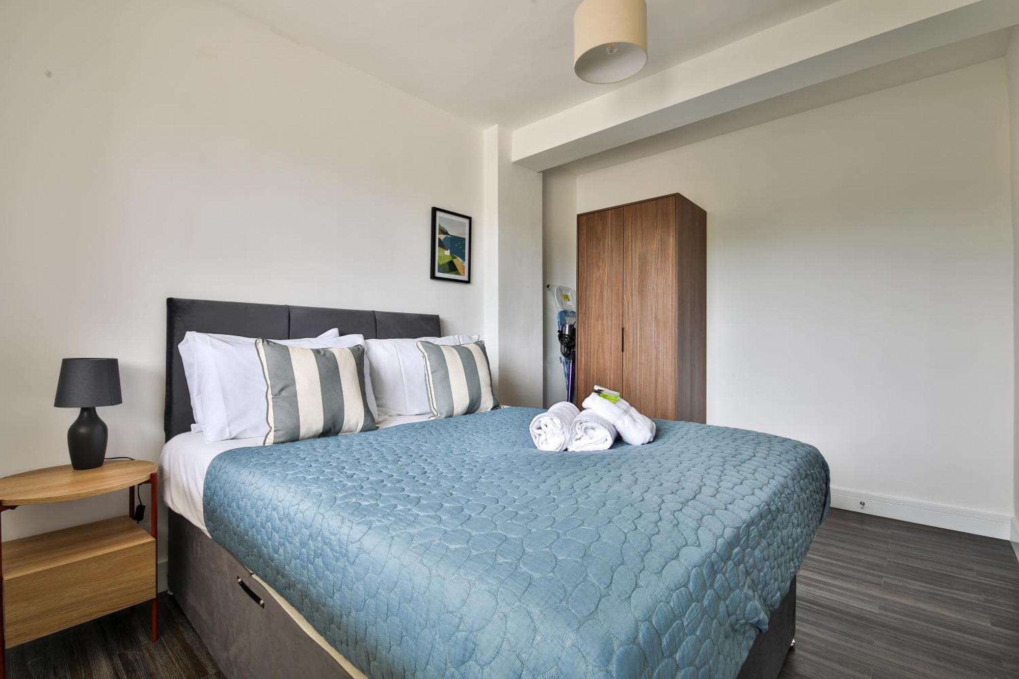 Amber Vista 2 Bedroom Apartments- Supermarket, Coffee Shop, Restaurants & Parking Below 卡迪夫 外观 照片